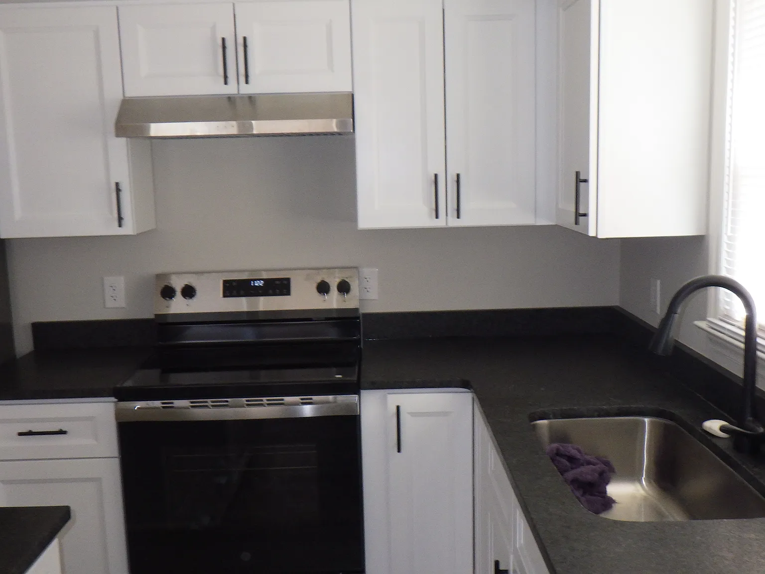 3 bed, 2.5 bath, 1426 sqft, $1,900 — Photo 3