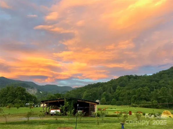32 Sugar Cove Rd, Weaverville, NC 28787