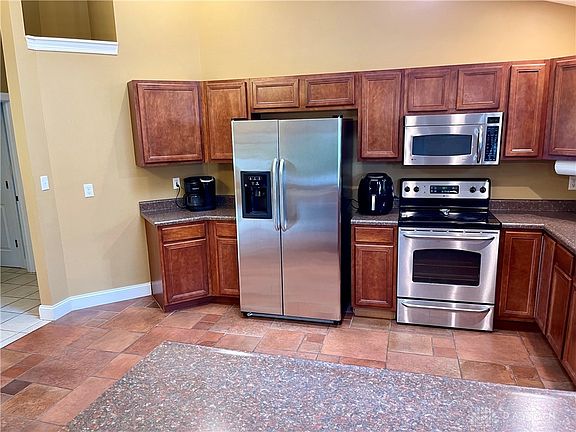 4th image of 129 Irongate Dr