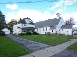 27 Lake St, Le Roy, NY 14482