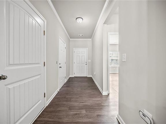 3rd image of 410 Rockview Dr