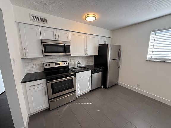 2nd image of 2701 Limit Ave APT D