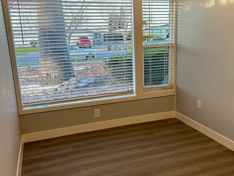 742 Lakebird Dr — Photo 24