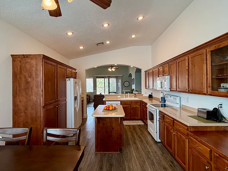 457 Highland View Ct — Photo 10