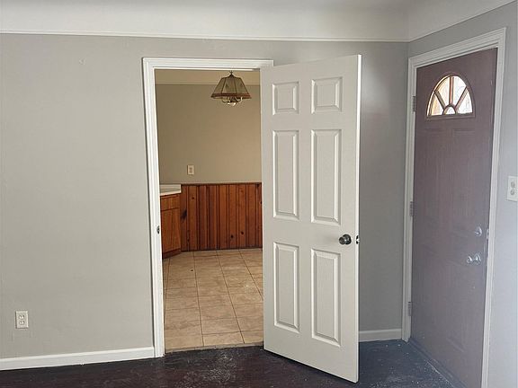 5th image of 21004 Syracuse Ave