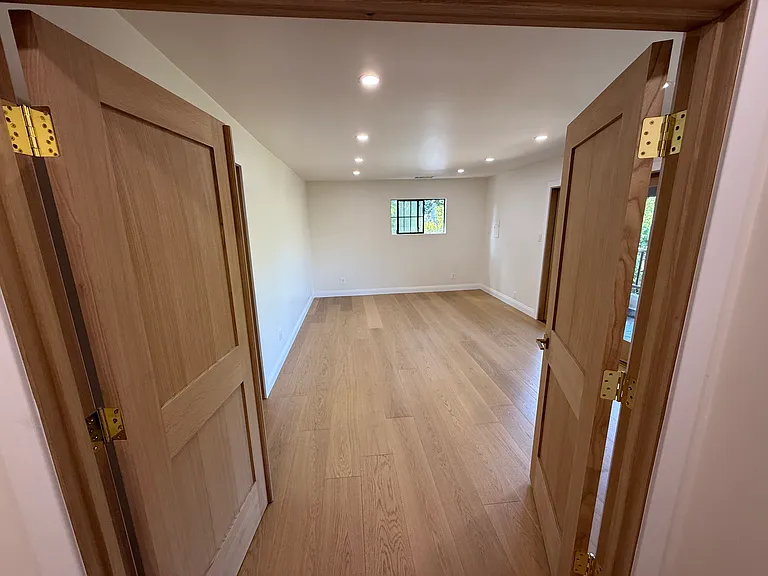 1508 Kelton Ave — Photo 4