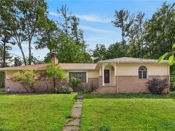 1164 Edgecliff Dr, Bedford, OH 44146