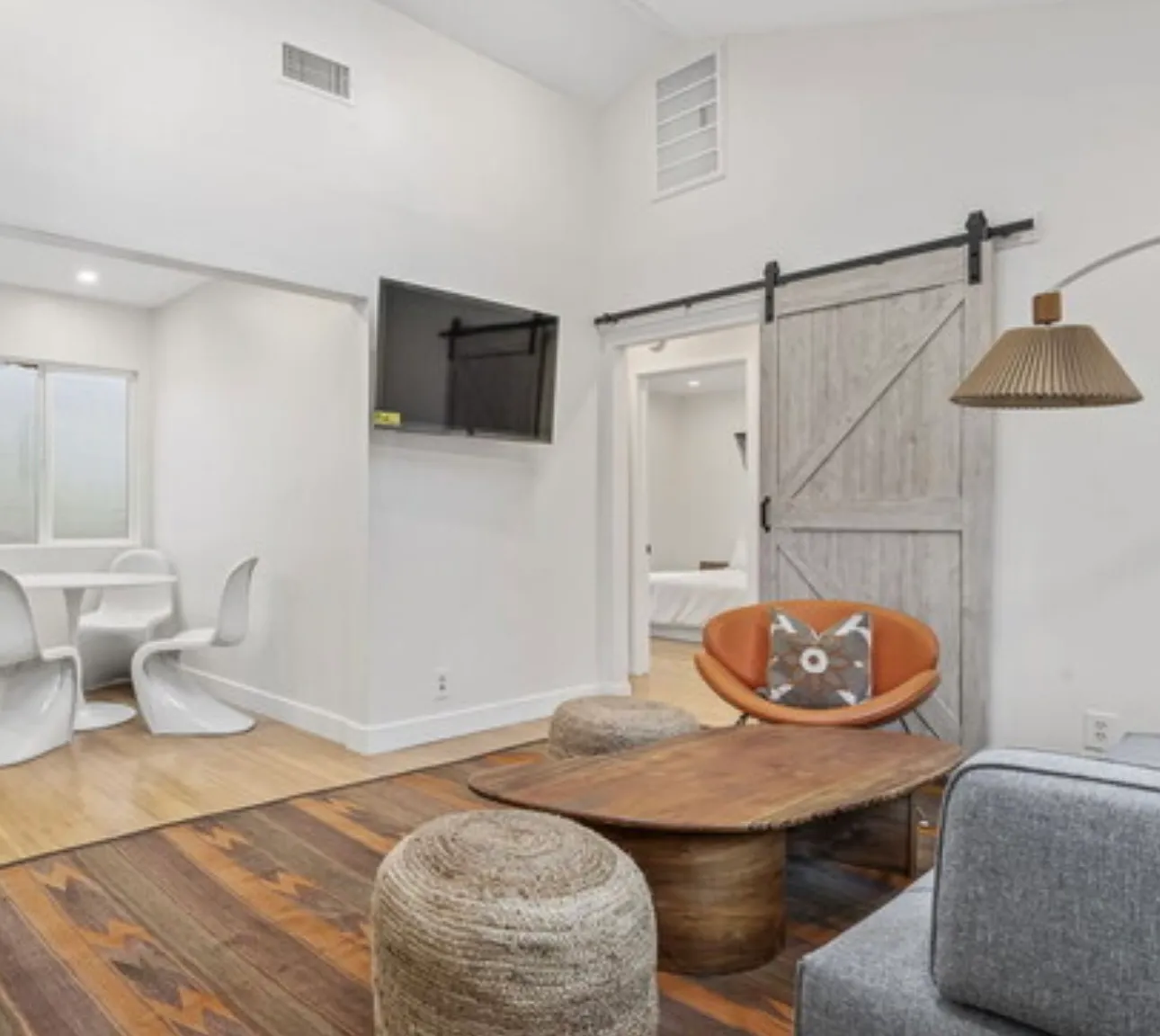 2 bed, 1000 sqft, $4,750 — Photo 2