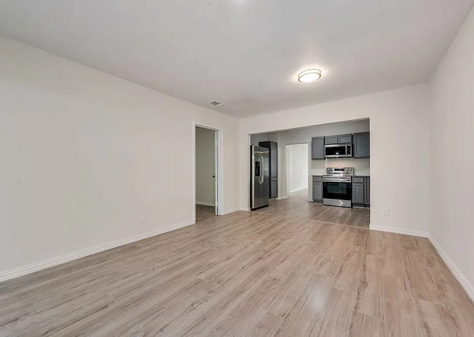 2704 Rosen Ave