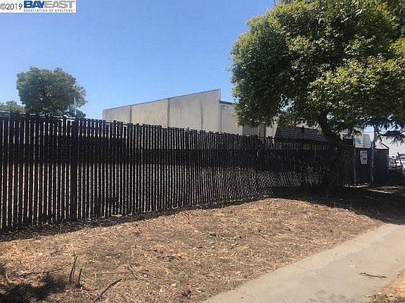 2nd image of 2947 Baumberg Ave