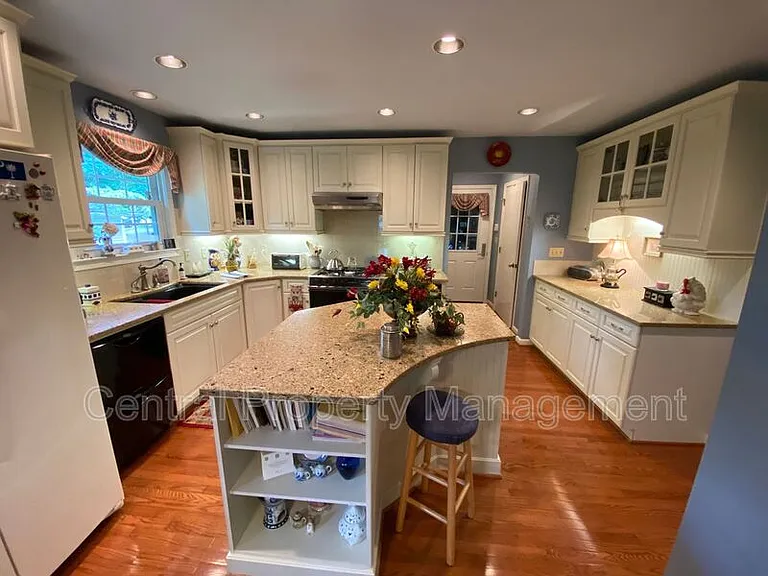 4724 Coach Hill Dr — Photo 17