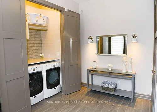 44 Hawkridge Ave #COACH HOUSE Photo 1 44 Hawkridge Ave #COACH HOUSE Photo 1