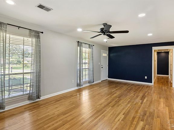 4th image of 900 N 74th Ave