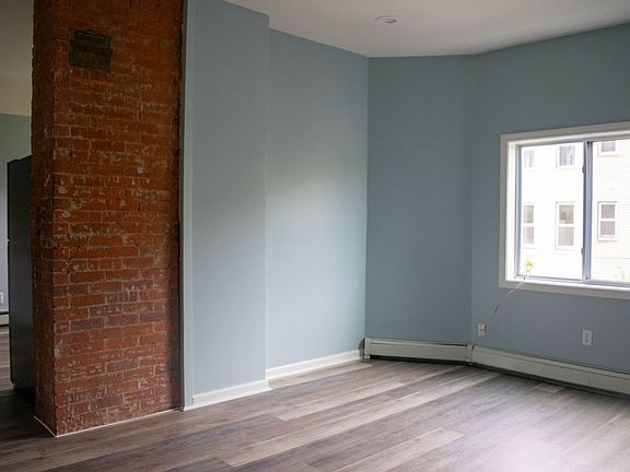 3rd image of 62 Shelton Ave