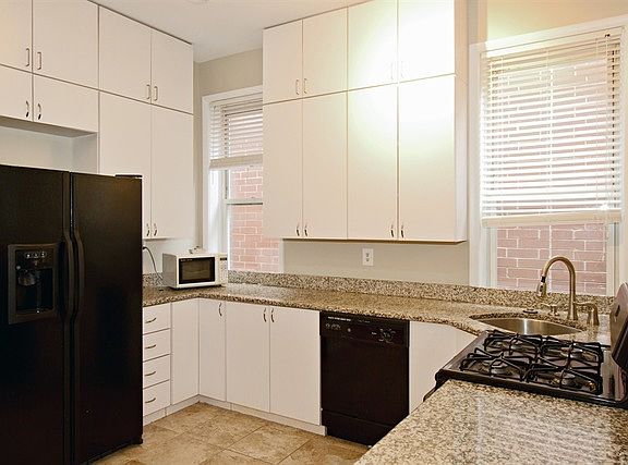 4th image of 1128 W Fullerton Ave #5