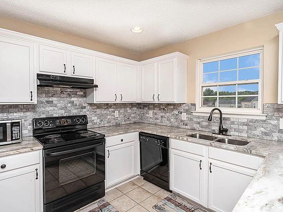 3rd image of 10510 Plantain Ct