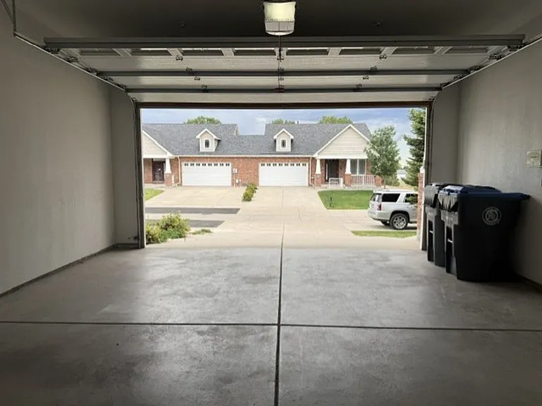 400 Sterling Dr — Photo 33