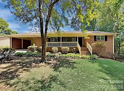 1817 Balfour Ln — Photo 1