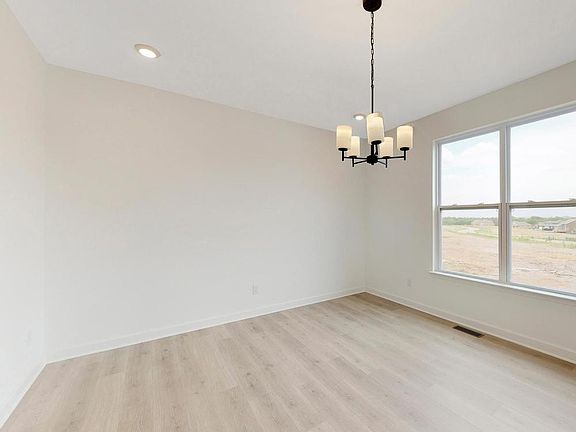 4th image of 706 Lantana Dr