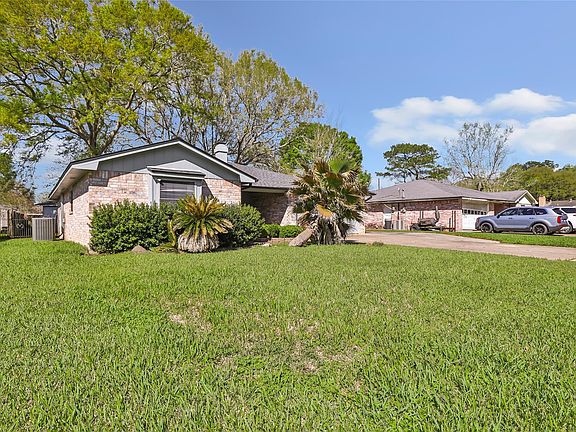 3rd image of 110 John St