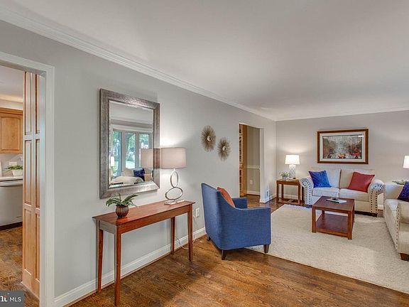 4th image of 4931 Gainsborough Dr