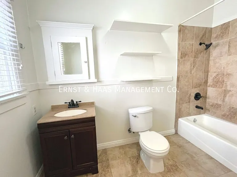 1823 E Appleton St #8 — Photo 9