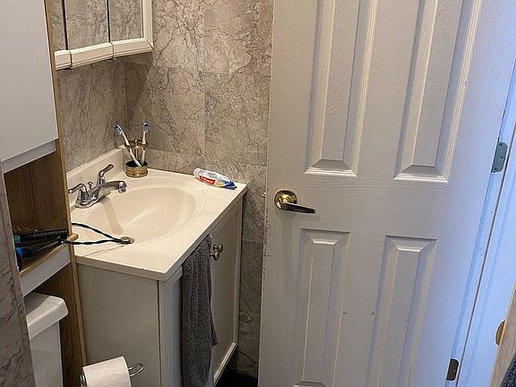 4th image of 30-90 14th St #12