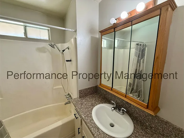 5101 Hunter Ave #7 — Photo 14