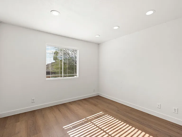 1811 S 39th St #23 — Photo 17