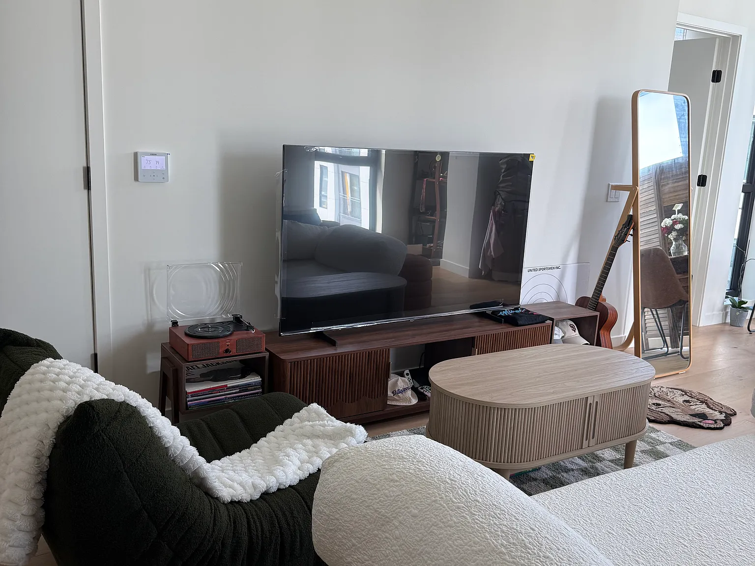 1 bed, 570 sqft, $4,750 — Photo 4