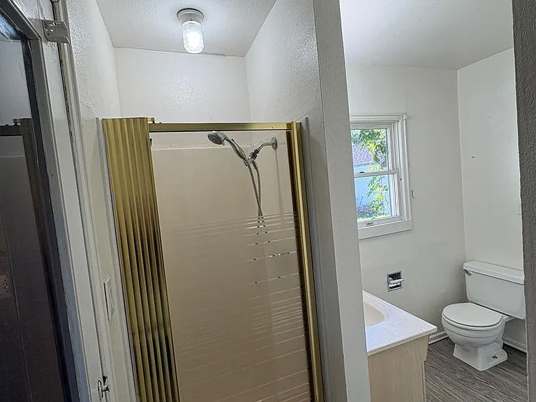2923 & 2925 Poly Dr — Photo 8