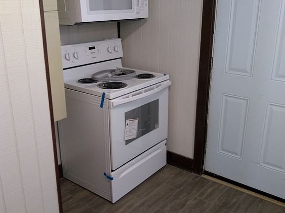 4th image of 759 E 8th St
