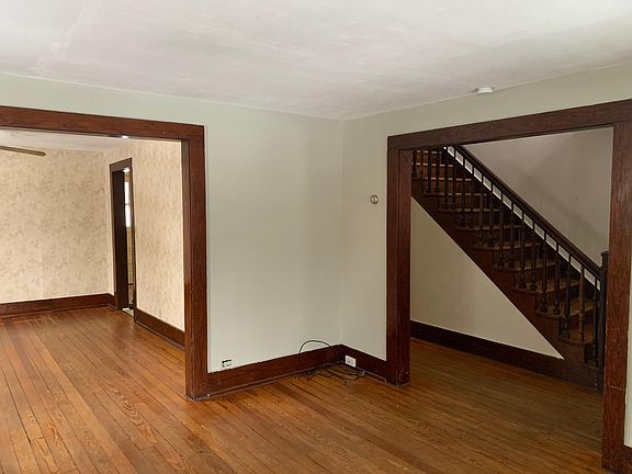 4th image of 19 Burr St
