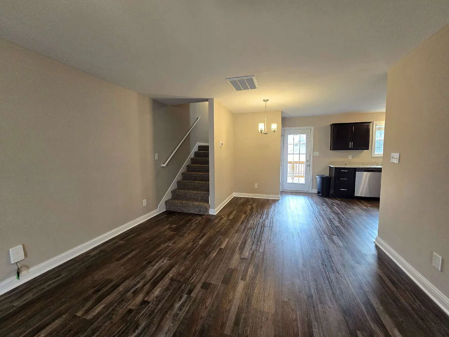 3 bed, 2.5 bath, 1595 sqft, $1,950 — Photo 2