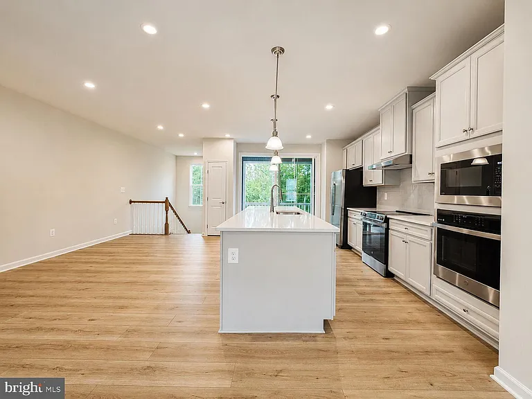 4843 Berryfield Ln — Photo 10