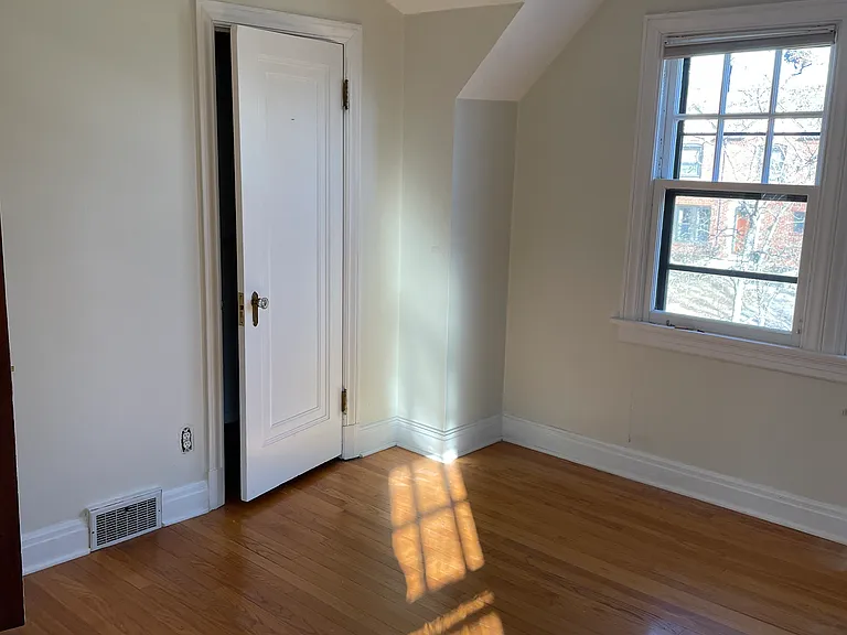 7812 Cornell Ave — Photo 10