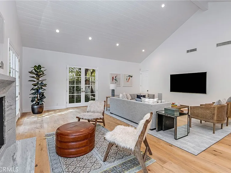4550 Encino Ave — Photo 10
