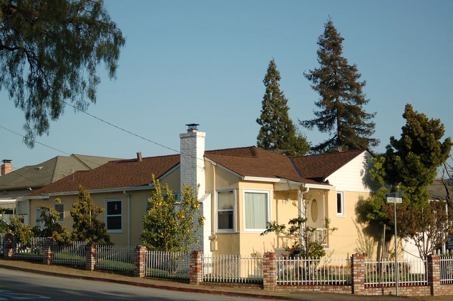 19104 Parsons Ave photo 1