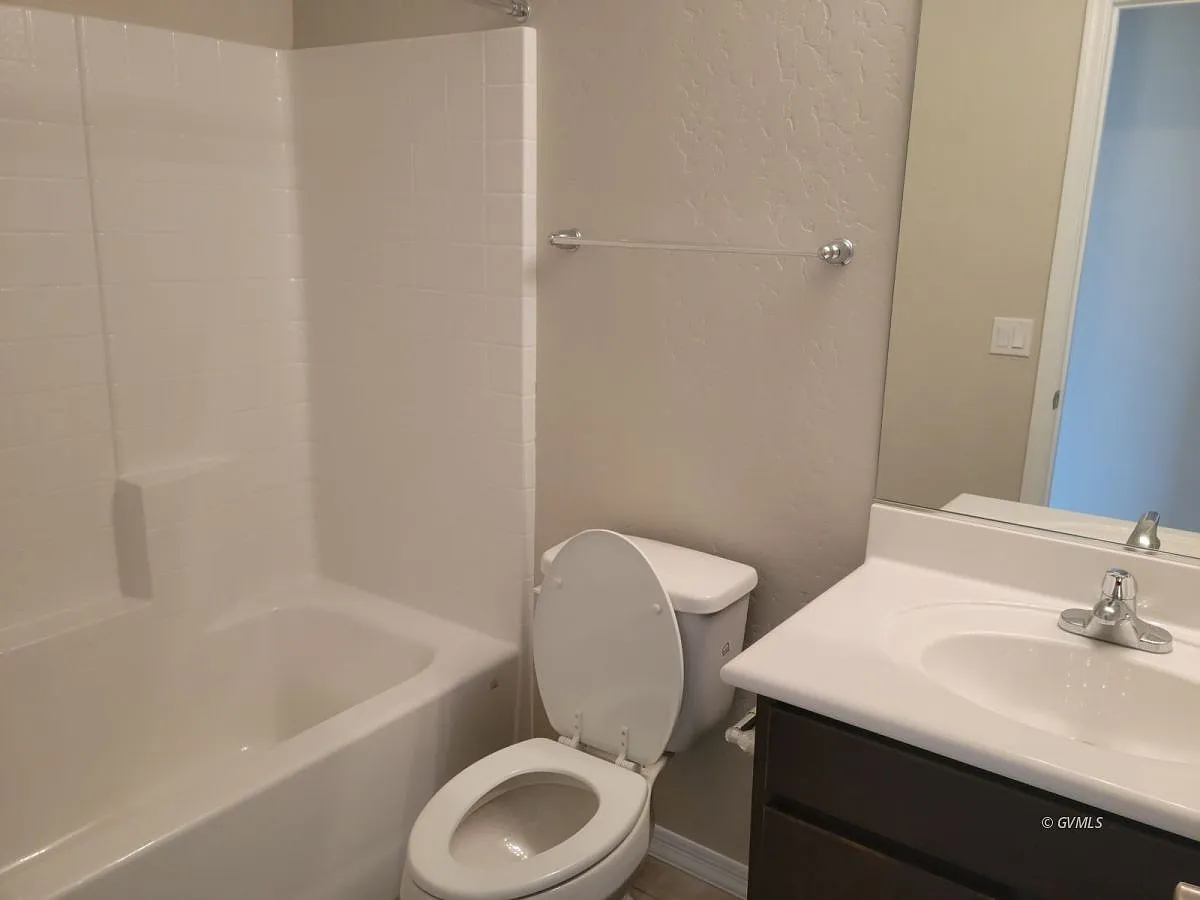 4 bed, 2.0 bath, 1655 sqft, $2,100 — Photo 3