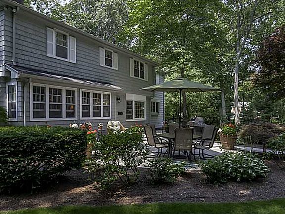 2nd image of 23 Oakwood Dr