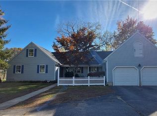 16 Lord Pl, Old Saybrook, CT 06475