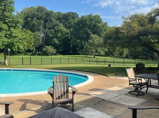 1542 Crowell Rd, Vienna, VA 22182