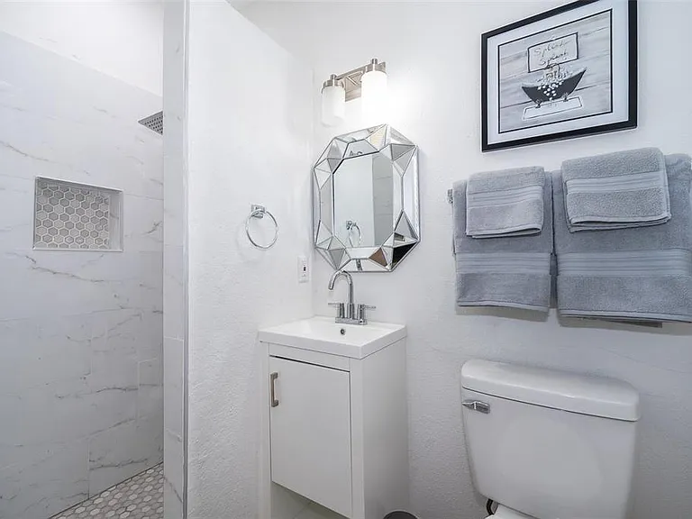 5815 Wolf Rd — Photo 21