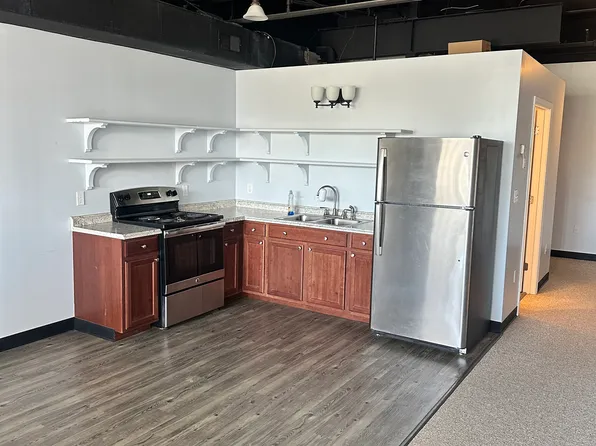 22 Park St #13, Lewiston, ME 04240