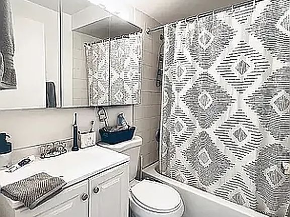 5th image of 400 E 64th St APT 5B