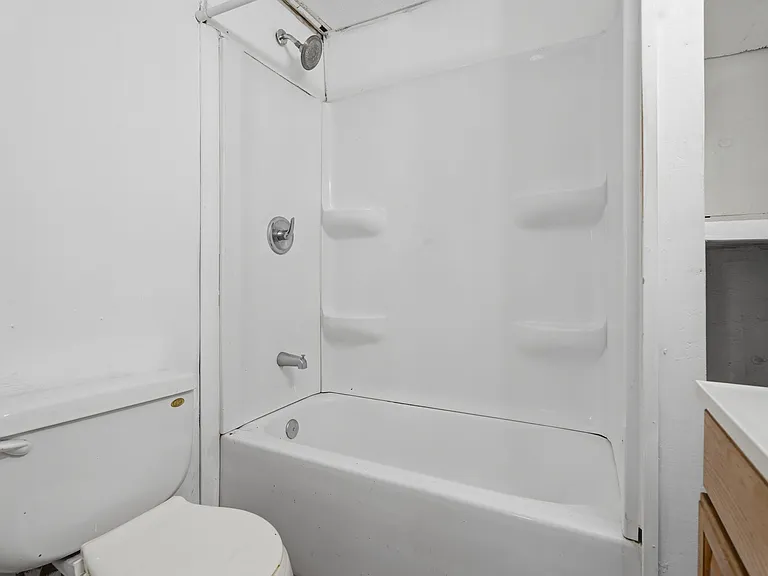 554 Buist St SW — Photo 6