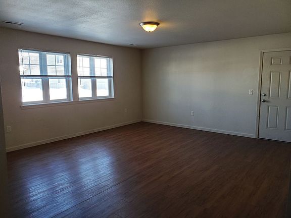 4th image of 208 Brookshire Blvd #4