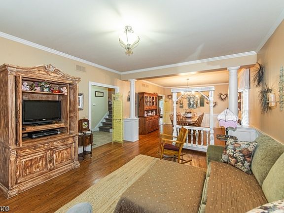 4th image of 105 Ely Rd