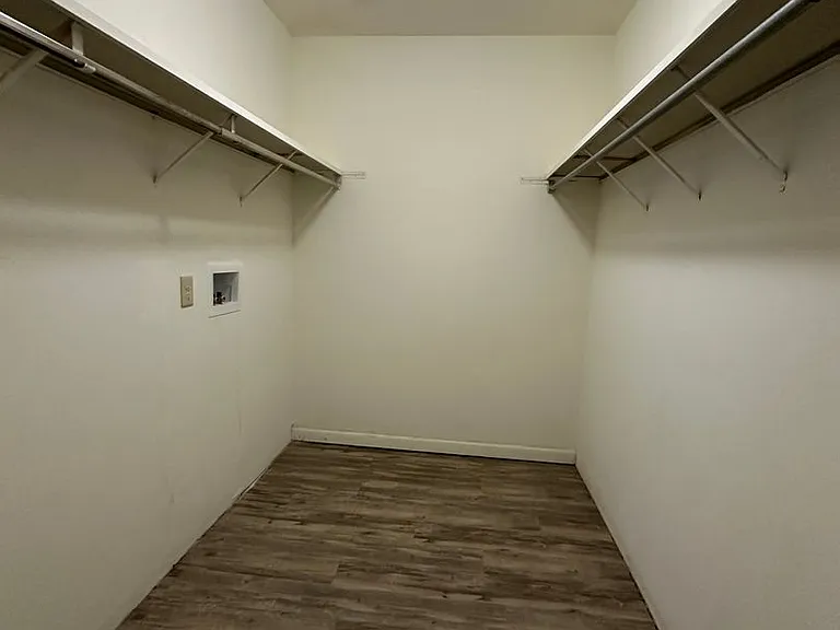 University Park Apartments near Cornell University — Photo 173