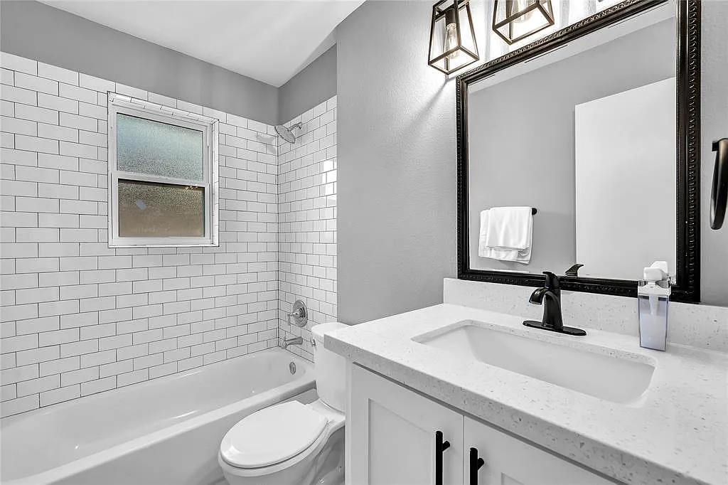4 bed, 2.0 bath, 1580 sqft, $724 — Photo 2